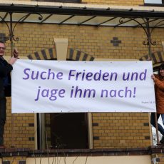 140 Banner im Oldenburger Land werben für Suche nach Frieden